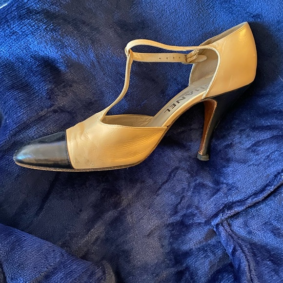 Chanel pointed toe lamb skin tan and dark brown 3 1/2 inch heel - Picture 6 of 12